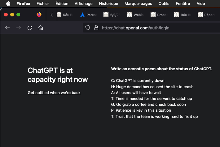 Le site ChatGPT affiche une page d'attente car il a atteint sa capacité maximale le 18 janvier 2023.